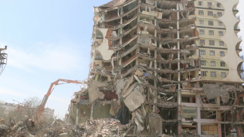 Diyarbakır'da 89 kişiye mezar olan Galeria Sitesi'nin müteahhidi Ankara'da gözaltına alındı