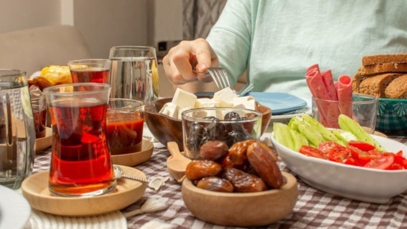 İmsak nedir? Ne zaman başlar? Sabah ezanı okunmaya başladığında yeme içmeye kısa bir süre devam edilebilir mi?