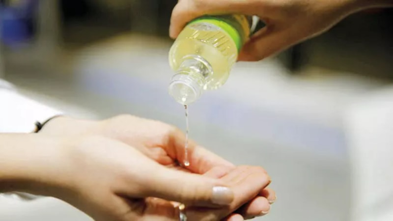 Kolonyaya tuz atmak bakın ne işe yarıyormuş!