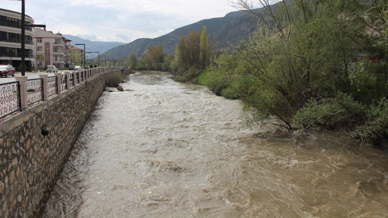 Yeşilırmak Nehri'nde su seviyesinde artış görüldü