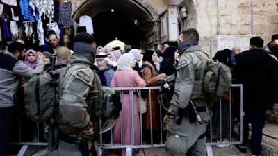 Mescid-i Aksa'da Ramazan ayının son cuma namazı telaşı yaşandı