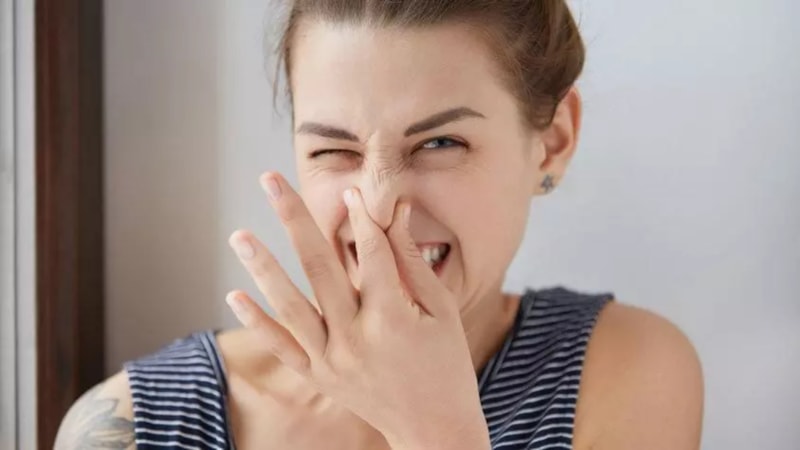 Kötü kokulu gaz çıkarıyorsan dikkat! O hastalık başlamış olabilir...