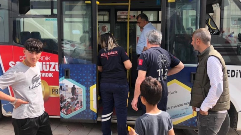 Adıyaman'da aniden rahatsızlanan yolcu, minibüsle hastaneye götürüldü