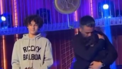 Çocukları Emre Altuğ'a sürpriz yaptı