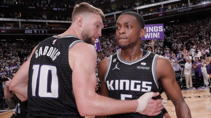 Draymond Green yine rahat durmadı: Sabonis'in göğsünü ezdi