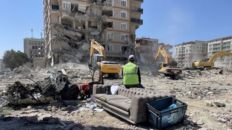 Hatay’da çöken binanın raporu: Betonlar elle parçalanacak kadar düşük dozajlı