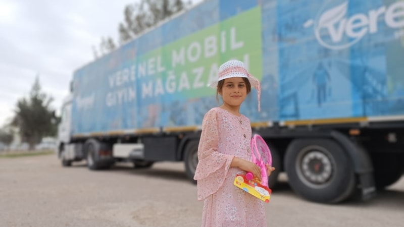 Verenel mobil giyim mağazası deprem bölgelerinde