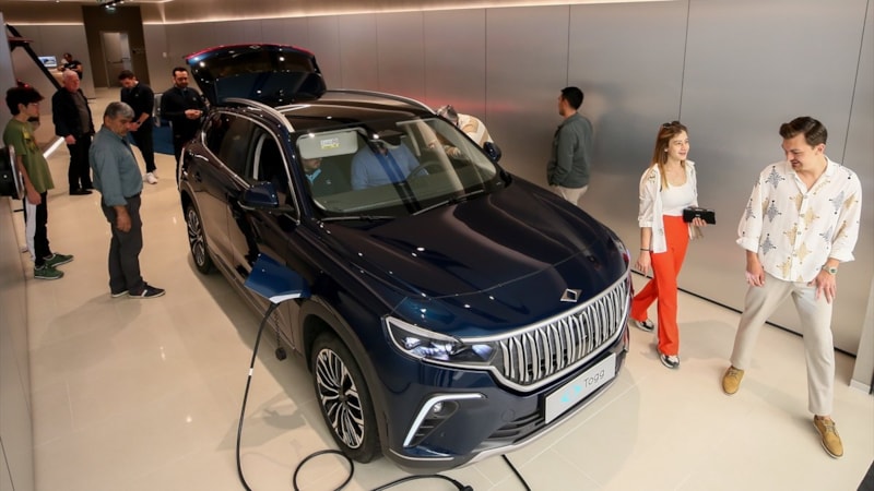 İzmir'de Togg deneyim merkezine yoğun ilgi