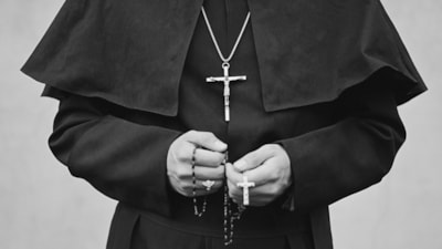 Alman Katolik rahip, 16 yaşındaki kız çocuğuna tecavüz etti