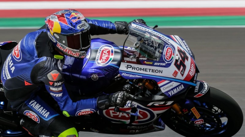 Milli motosikletçi Toprak Razgatlıoğlu, Hollanda'da podyuma çıktı