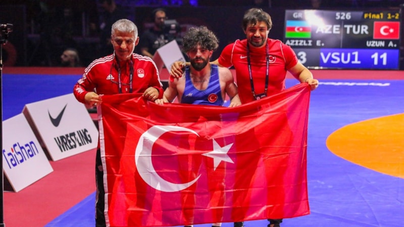 Adem Burak Uzun, Avrupa Şampiyonası'nda altın madalya kazandı