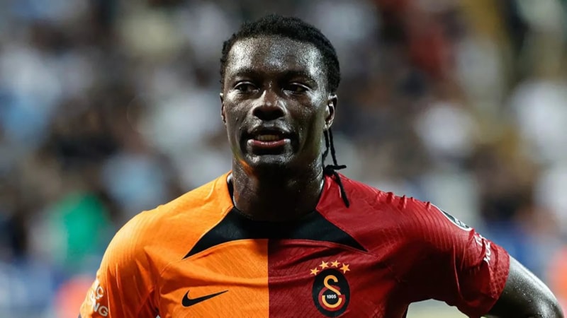 Bafetimbi Gomis'ten Okan Buruk'a cevap: Belim ağrıyor