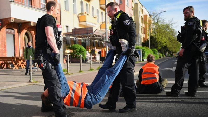 Almanya'da iklim aktivistleri ortalığı karıştırdı