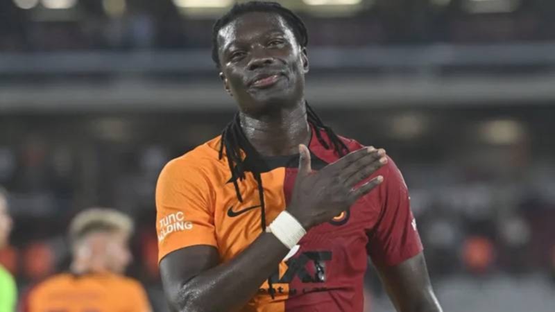 Galatasaray'da Bafetimbi Gomis affedildi