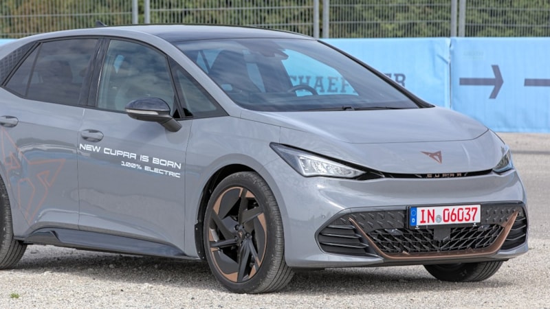 Cupra'nın ilk elektrikli otomobili Born, 10 bin satışa yaklaştı