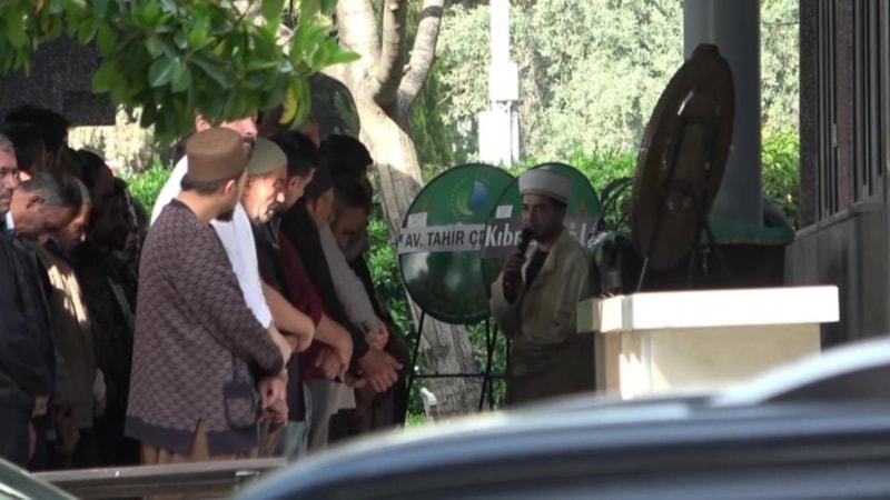 Denizli'de silahlı saldırı sonucu öldürülen esnaf son yolculuğuna uğurlandı