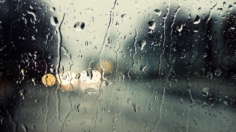 Yağmur tekerlemesi: Arap kızı bakın neden camdan bakıyormuş! İşte acıklı hikayesi...