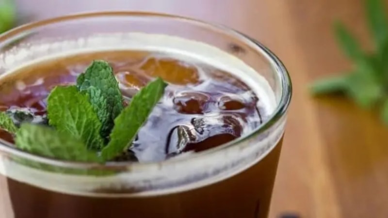 Uyumadan önce 1 bardak mentollü kahvenin faydası sizi şaşırtacak!