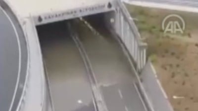 Pendik'te alt geçidi su bastı