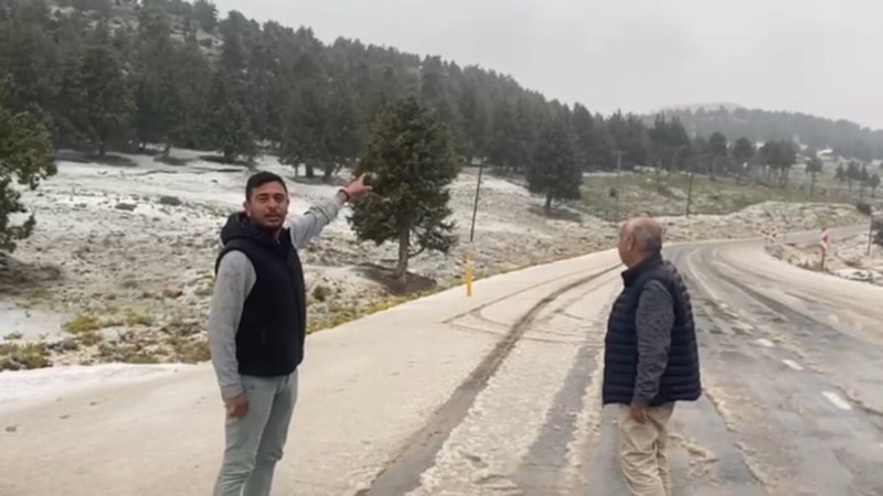 Mersin'de kar yağışı etkisini gösterdi! Toroslar beyaza büründü