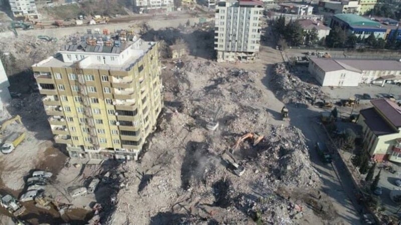 Kahramanmaraş'taki Ebrar Sitesi'nin enkazı kaldırılıyor