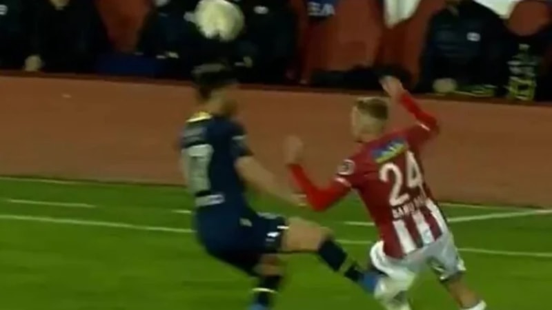 Fenerbahçe'de İrfan Can Kahveci, Sivasspor karşısında doğrudan kırmızı kart gördü