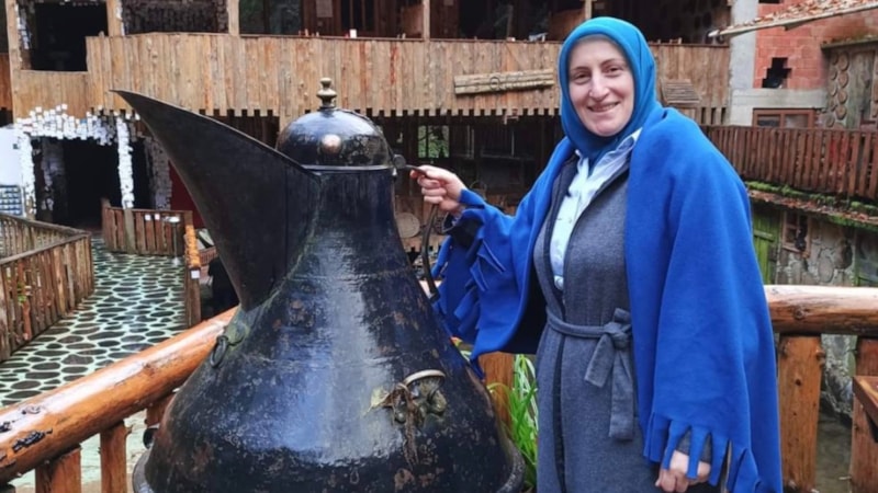 Trabzon'da kuşları beslemeye giderken araba çarptı: Hayatını kaybetti