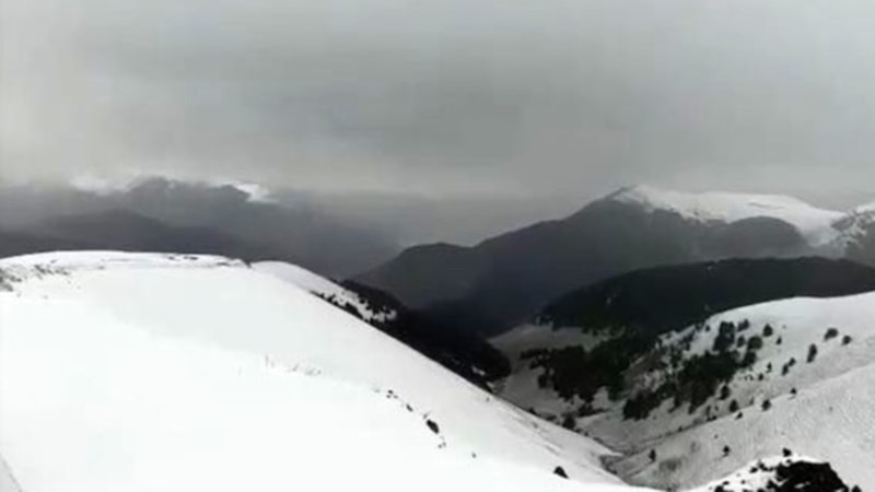 Ardahan'da yüksek kesimlere kar yağdı