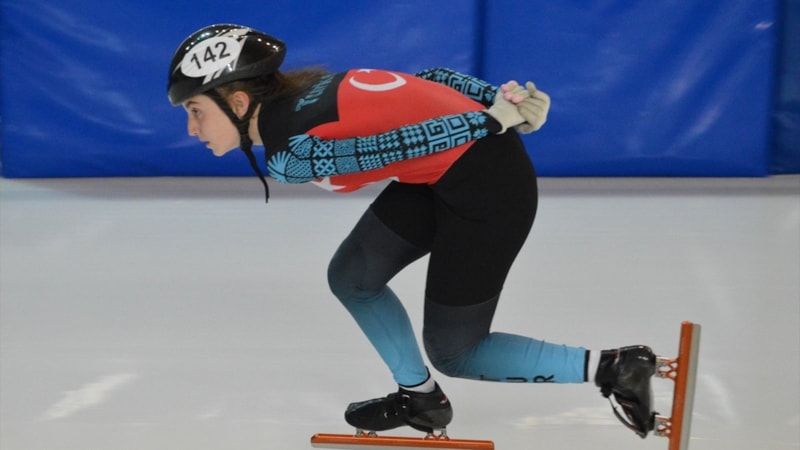 11 yaşındaki Efsa, sürat pateninde Türkiye rekoru kırdı