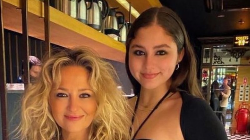 Pınar Aylin'in kızı Maya güzelliğiyle dikkat çekiyor