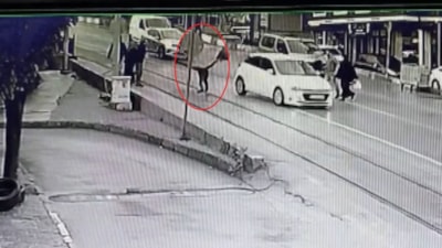 Bursa'da alt geçidi kullanmayan şahsa araba çarptı