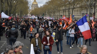Fransa'da Anayasa Konseyi, emeklilik yaşını 62'ye düşürmeye yönelik referandumu reddetti