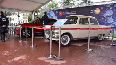 Devrim ve Togg otomobilleri, Eskişehir'de yan yana sergilendi