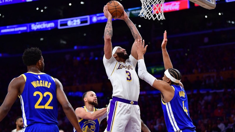 Los Angeles Lakers, Golden State Warriors'ı farklı yenerek seride öne geçti