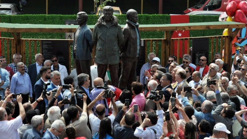 CHP'li belediye, Deniz Gezmiş ve arkadaşlarını ölümsüzleştirdi