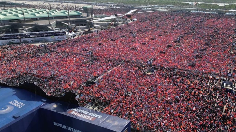 AK Parti ve CHP'nin İstanbul mitinglerinde toplanan kalabalık