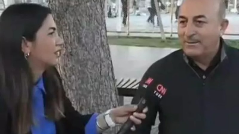 Mevlüt Çavuşoğlu ve Fulya Öztürk arasında güldüren diyalog: Bizden daha popülersin