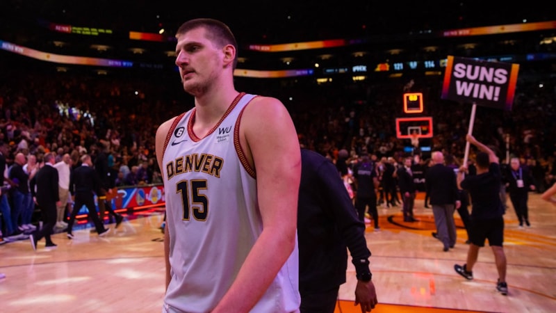 NBA'de seyircilerle münakaşaya giren Nikola Jokic'e para cezası verildi