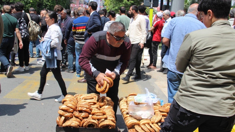Aydın'da düzenlenen iki miting simitçilerin satışlarını artırdı