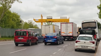 İstanbul'da bitmeyen metroya esnaf tepki gösterdi