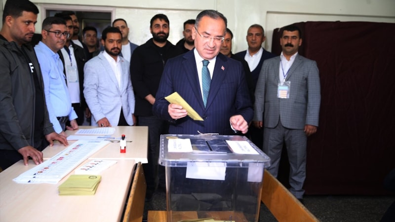 Adalet Bakanı Bekir Bozdağ, oyunu Şanlıurfa'da kullandı