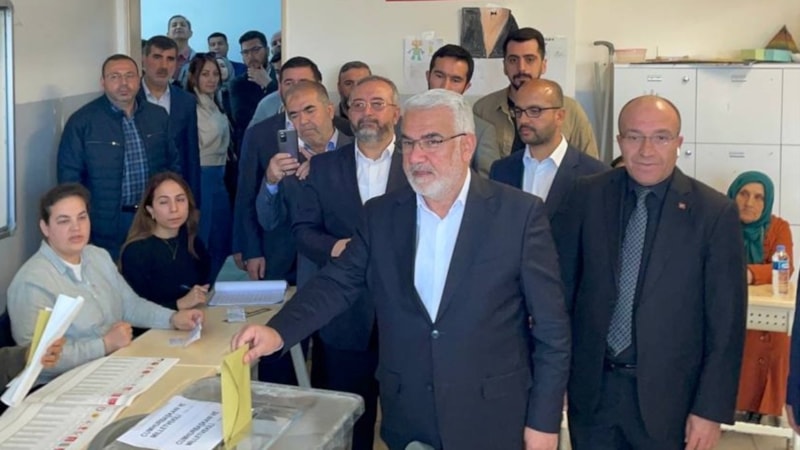 HÜDA PAR Genel Başkanı Zekeriya Yapıcıoğlu oyunu kullandı