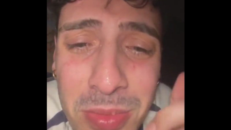 Seçim sonuçlarının ardından Kemal Kılıçdaroğlu'nu destekleyen gencin gözyaşları