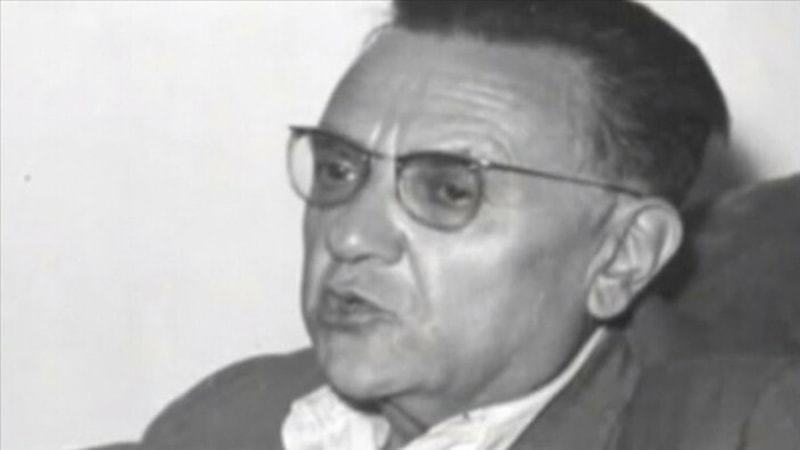 Türk edebiyatında modern anlamda denemelerin öncü ismi olan bir yazı emekçisi: Nurullah Ataç