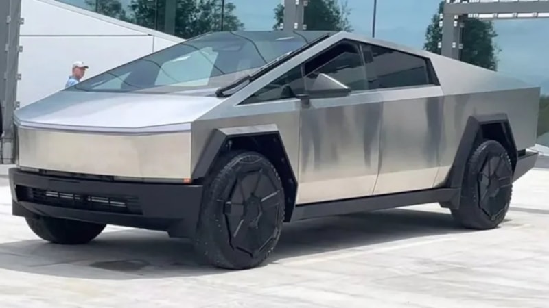 Tesla Cybertruck son haliyle görüntülendi