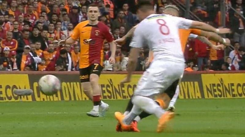 Galatasaray, Sivasspor karşısında kırmızı kart bekledi
