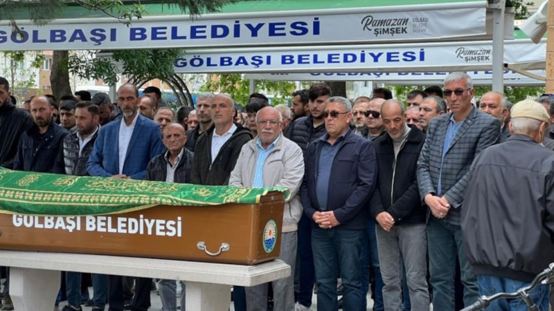 Ankara'da bıçaklanarak öldürülen 13 yaşındaki çocuğun cansız bedeni toprağa verildi