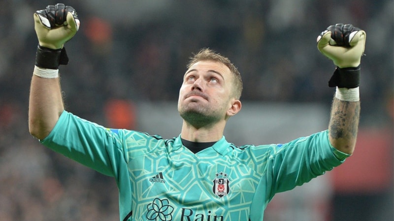 Mert Günok, Adana Demirspor maçında 5 kurtarış yaptı