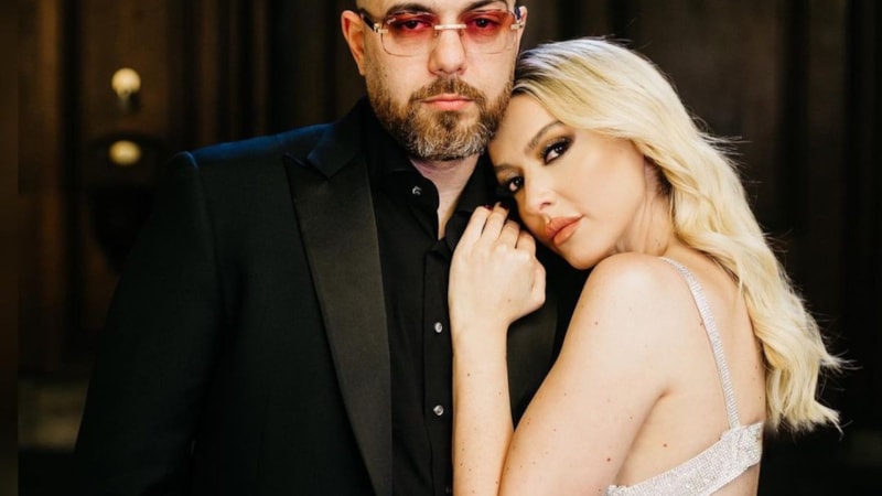 Hadise, Murda ile nişan pozu verdi