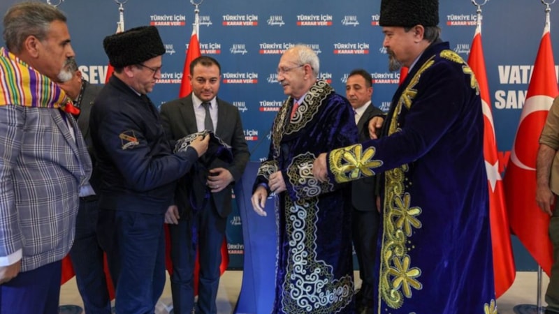 Kemal Kılıçdaroğlu, Ankara’da ülkücü kanaat önderleri ile bir araya geldi